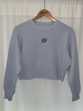 Hollister cropped blue embroidered sun sweatshirt women’s XS long sleeve crew